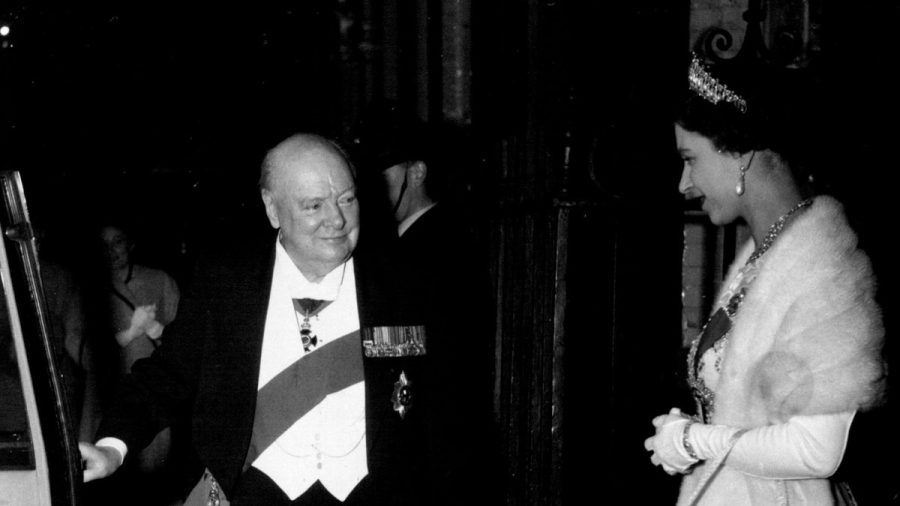 Winston Churchill mit Queen Elizabeth II. (hub/spot)