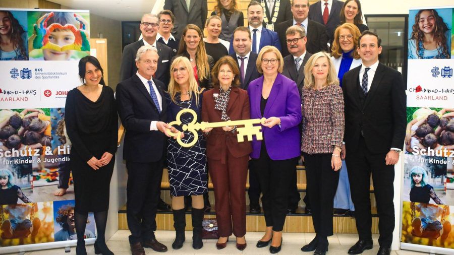 Königin Silvia von Schweden eröffnet am Universitätsklinikum des Saarlandes UKS in Homburg dass neue Childhood-Haus. (ili/spot)