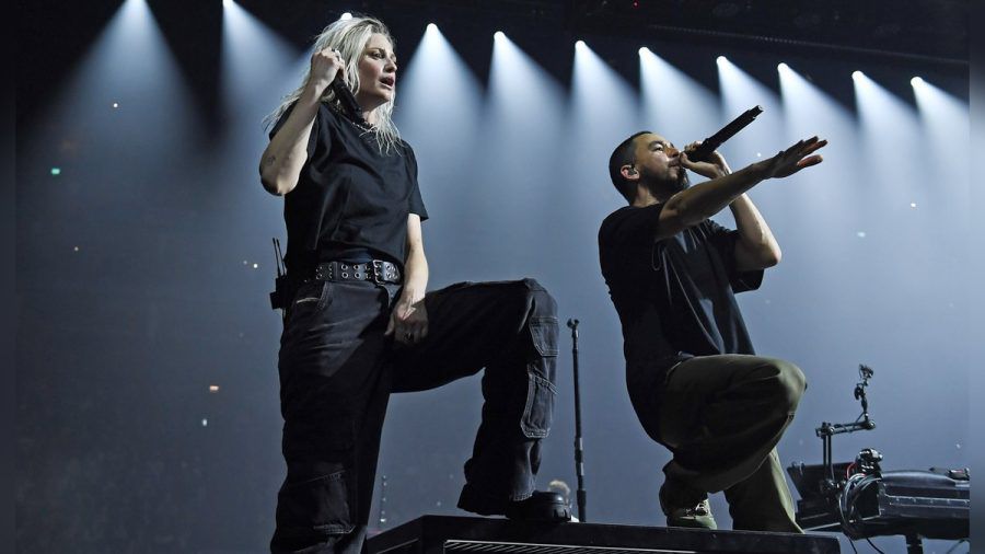 Emily Armstrong und Mike Shinoda bei einem Linkin-Park-Konzert in der Londoner O2-Arena. (paf/spot)