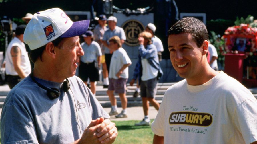 Dennis Dugan (l.) und Adam Sandler am Set von "Happy Gilmore" (1996). (smi/spot)