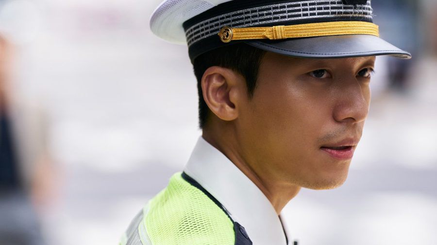 Polizist Jun-ho hat die erste Staffel der Netflix-Serie überlebt. (lau/spot)