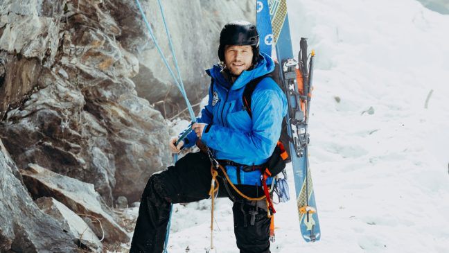 "Die Bergretter: Seelenfrieden": Markus Kofler (Sebastian Ströbel) im Einsatz. (cg/spot)