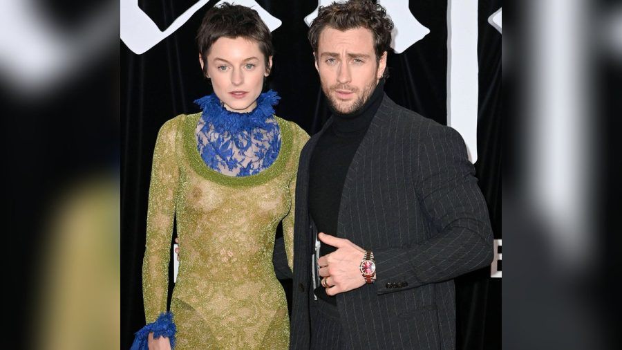 Die "Nosferatu"-Darsteller Emma Corrin und Aaron Taylor-Johnson auf dem roten Teppich vor dem Berliner Zoo-Palast. (lau/spot)