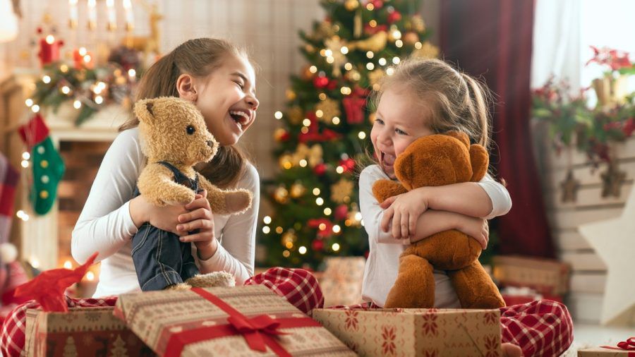 An Weihnachten freuen sich Kinder besonders über Spielzeug unterm Baum. (ncz/spot)