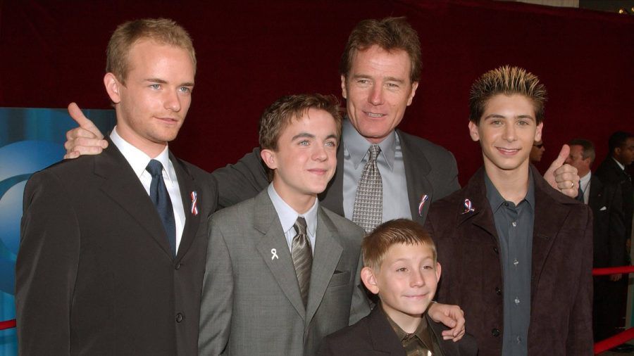 Die Stars von "Malcolm mittendrin" im Jahr 2001: Christopher Masterson, Frankie Muniz, Bryan Cranston, Justin Berfield (v.l.) und Erik Per Sullivan (u.). (smi/spot)