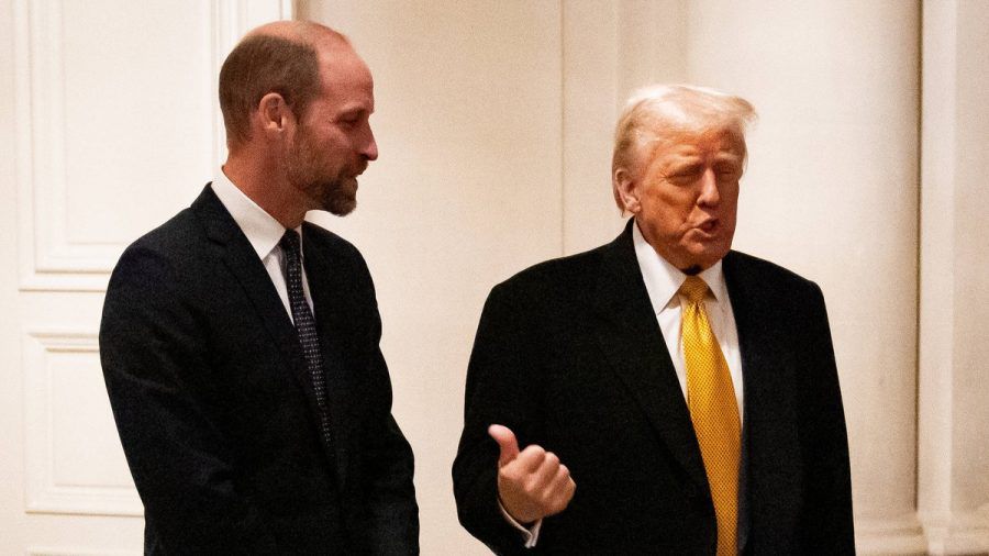 Prinz William (l.) und Donald Trump unterhielten sich am 7. Dezember in Paris. (dr/spot)