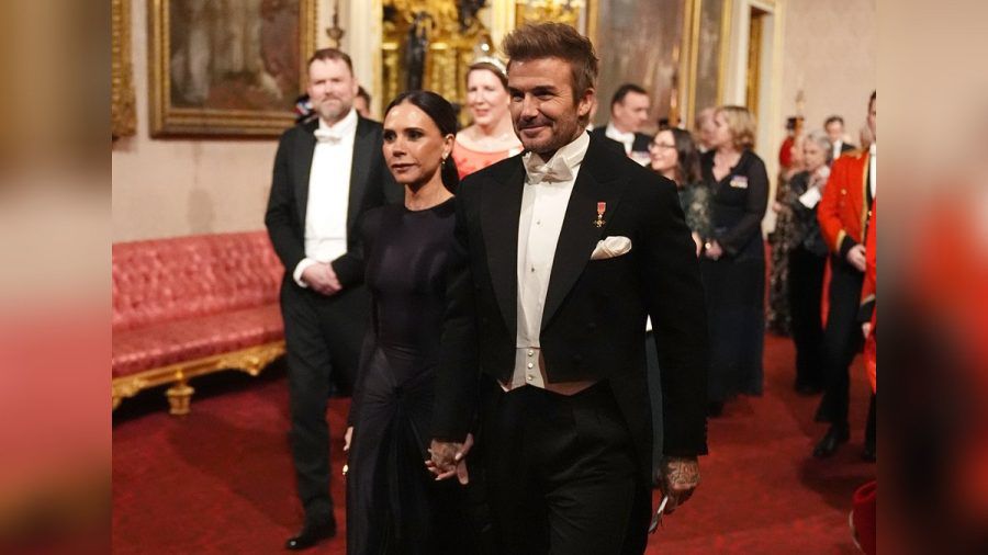 Victoria und David Beckham Hand in Hand beim Staatsbankett im Buckingham-Palast. (the/spot)