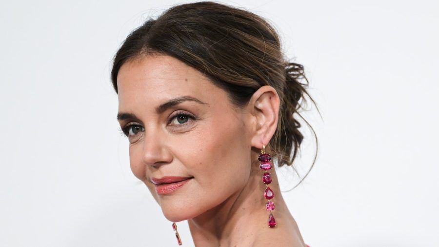 Katie Holmes ist wütend über einen Bericht. (smi/spot)