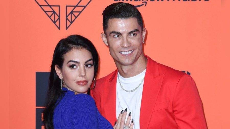 Cristiano Ronaldo und seine Partnerin Georgina Rodriguez feiern mit ihren fünf Kindern Weihnachten. (ili/spot)