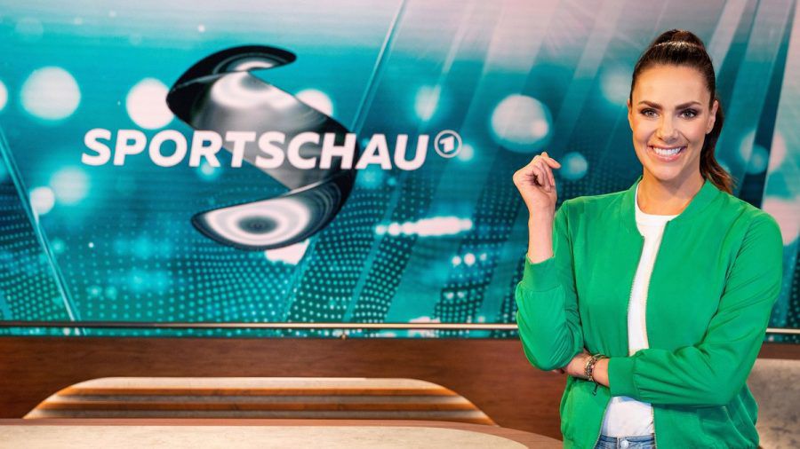 Die Zukunft der "Sportschau" mit Esther Sedlaczek und Co. scheint gesichert. (smi/spot)