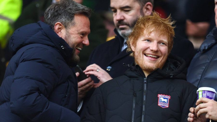 Ed Sheeran im Stadion beim Spiel seiner Lieblingsmannschaft Ipswich Town. (mia/spot)