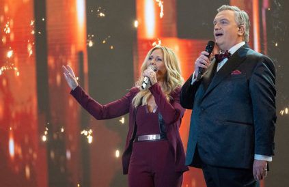 "Die Helene Fischer Show": Die Gastgeberin performt mit Entertainer Hape Kerkeling. (ili/spot)