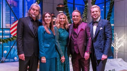 "Die Höhle der Löwen - Endlich Weihnachten": (v.l.): Nils Glagau, Judith Williams, Dagmar Wöhrl, Ralf Dümmel und Tillman Schulz. (cg/spot)