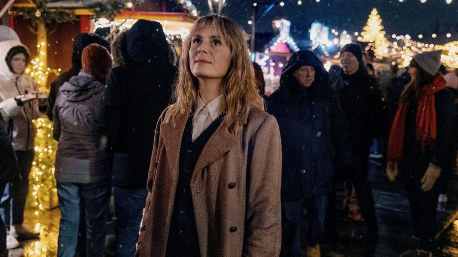 "Tatort: Fährmann": Für Isabelle Grandjean wird die Vorweihnachtszeit zum Spießrutenlauf. (eyn/spot)