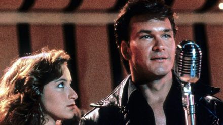 Kein Traumpaar hinter der Kamera: Jennifer Grey und Patrick Swayze in "Dirty Dancing". (smi/spot)