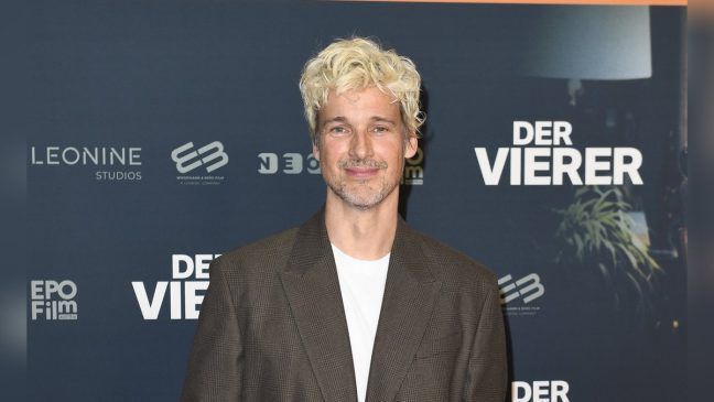 Ob er auch ohne Lachen kann? Florian David Fitz auf dem roten Teppich bei einer Premiere. (mia/spot)