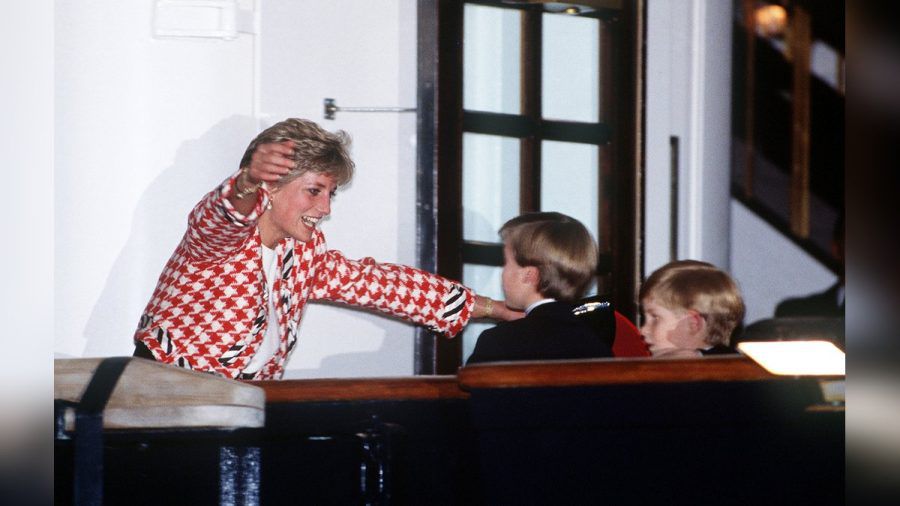 Prinzessin Diana begrüßt ihre Kinder (1991). (ili/spot)