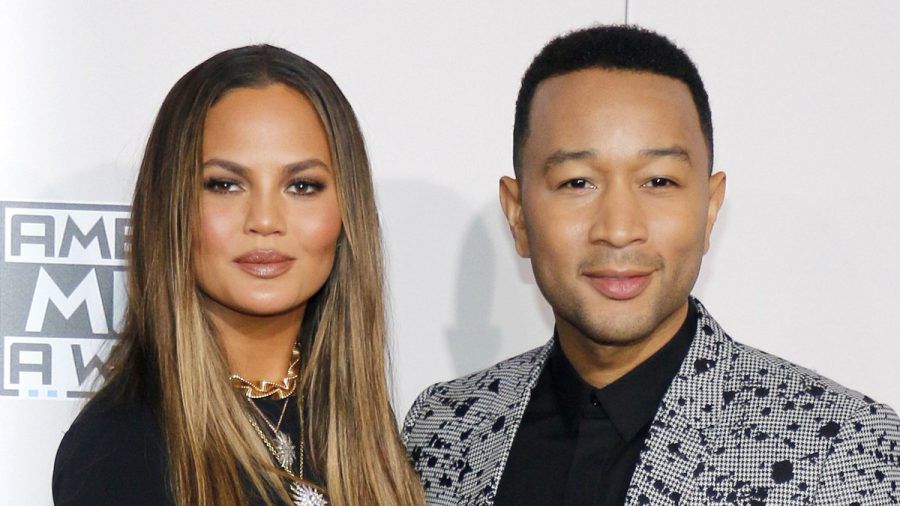 Chrissy Teigen und Ehemann John Legend trauern um ihre Hündin Penny. (ncz/spot)