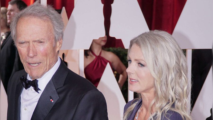 Clint Eastwood und Christina Sandera lernten sich 2014 kennen. (jom/spot)