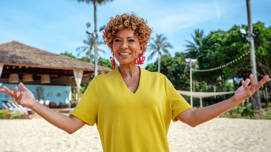 Sie freut sich über ihren Einsatz am thailändischen Strand: Arabella Kiesbauer. (jom/spot)