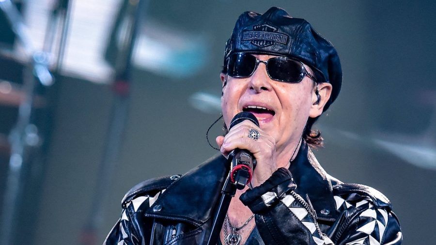 Scorpions-Sänger Klaus Meine feiert mit seinen Bandkollegen großes Jubiläum. (wue/spot)