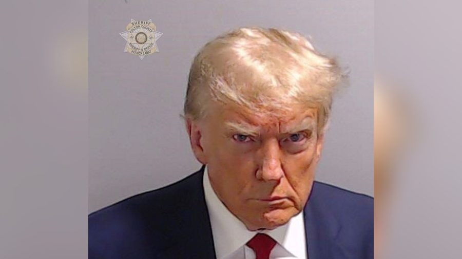 Das berühmte Polizeifoto von Donald Trump. (hub/spot)