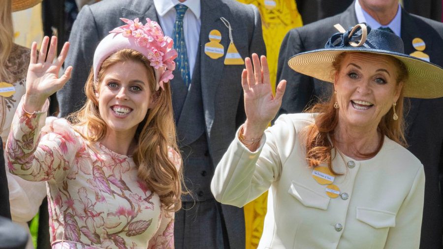 Sarah Ferguson (r.) freut sich über das zweite Kind von Prinzessin Beatrice. (jom/spot)