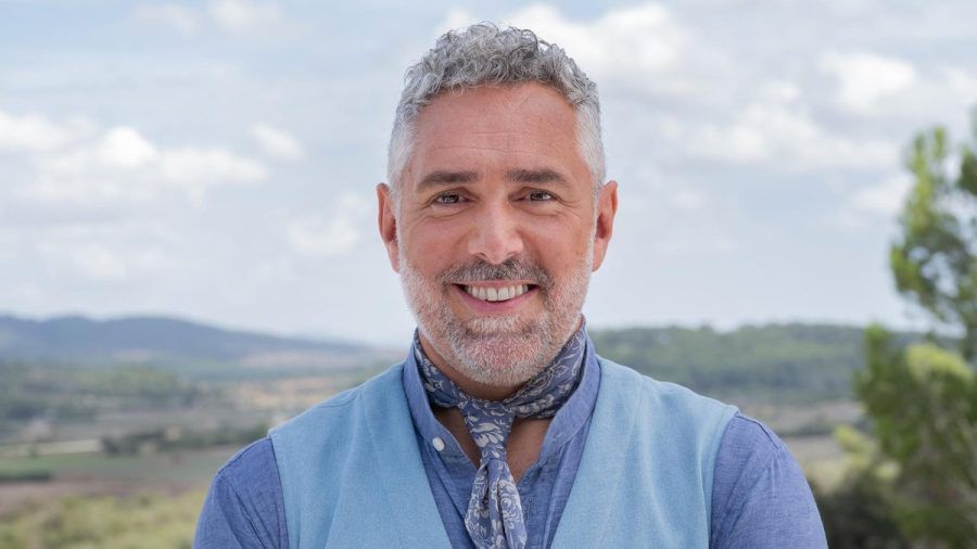 Moderator Roland Trettl will in acht neuen Folgen von "First Dates Hotel" wieder Singles verkuppeln. (stk/spot)