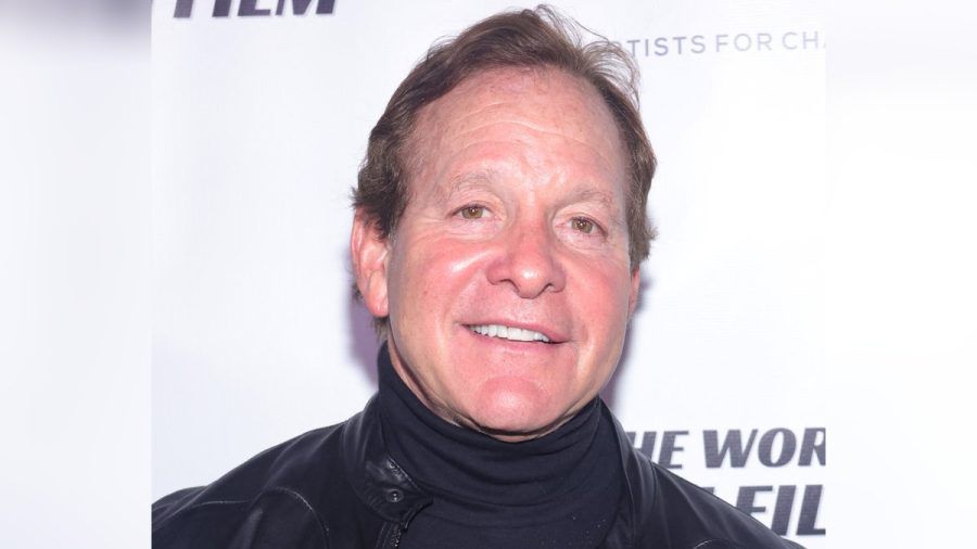 Steve Guttenberg hilft in seiner Community in Pacific Palisades aus. (paf/spot)