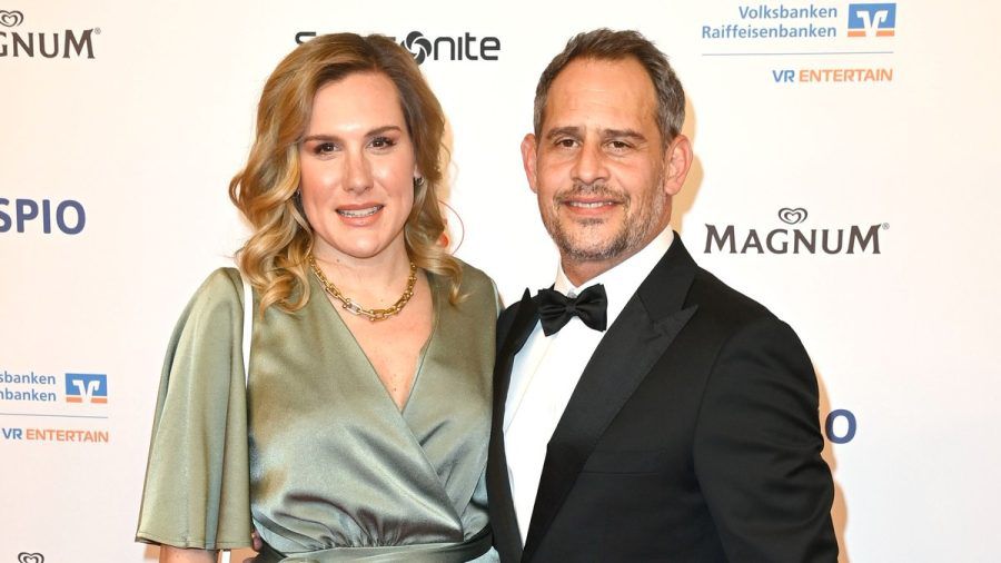 Saskia und Moritz Bleibtreu strahlen beim Deutschen Filmball. (ncz/spot)