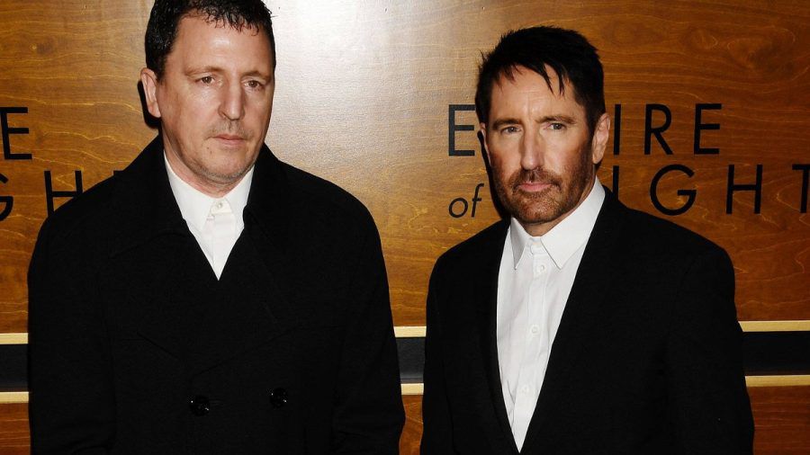 Atticus Ross (l.) und Trent Reznor stehten 2025 auch in Köln und Berlin auf der Bühne. (lau/spot)