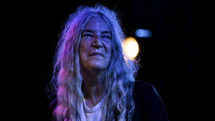 Patti Smith im September 2024 bei einem Auftritt in Rom. (eyn/spot)