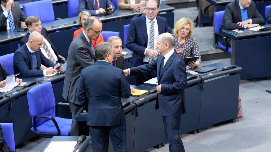 Bundeskanzler Olaf Scholz (r.) und Friedrich Merz. (wue/spot)