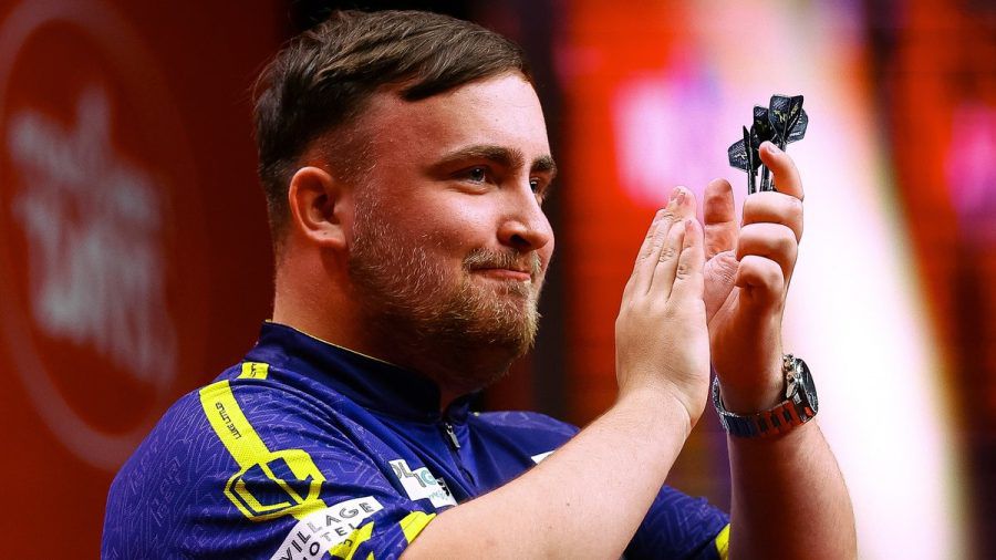 Luke Littler ist seit Freitagabend Darts-Weltmeister. (jom/spot)