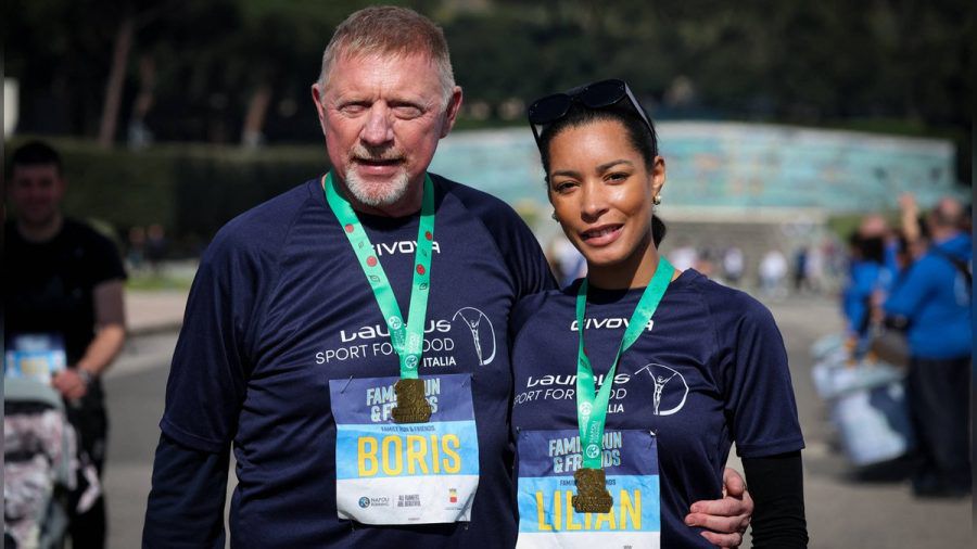 Boris Becker und Lilian de Carvalho Monteiro am Samstag in Neapel. (eyn/spot)