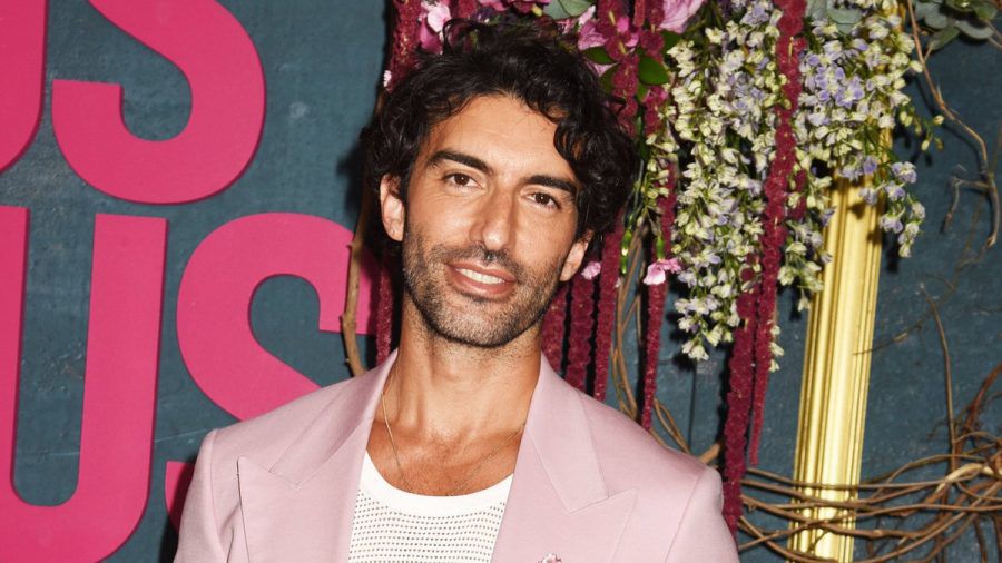 Justin Baldoni wehrt sich gegen Blake Lively. Sie behauptet unter anderem, er habe ihr während der Zusammenarbeit mit sexuell anzüglichen Kommentaren über ihren Körper nach der Geburt ein "unwohles" Gefühl gegeben. (ae/spot)