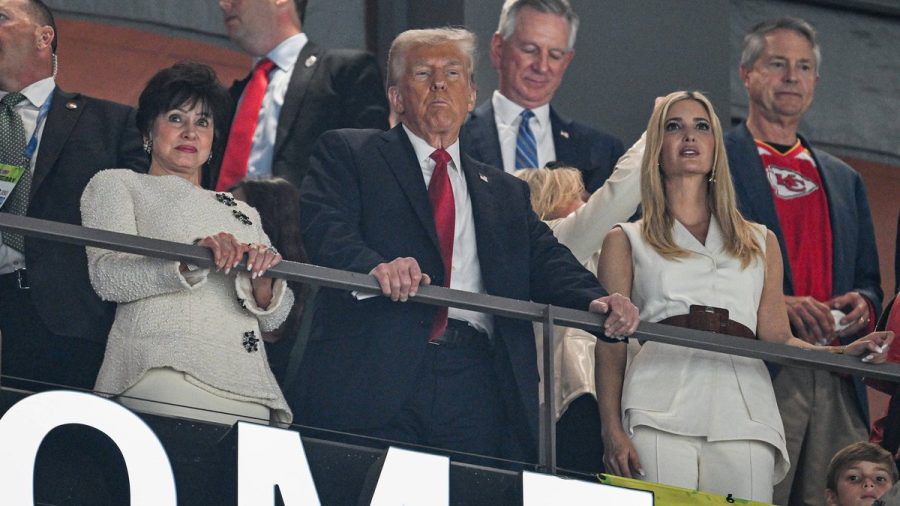 Donald Trump und Ivanka Trump beim Super Bowl in New Orleans. (dr/spot)