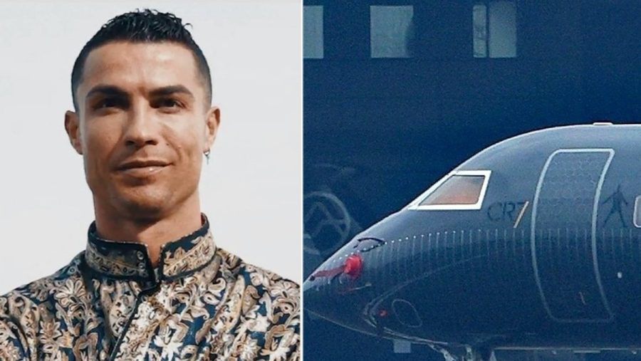 Der Privatflieger von Cristiano Ronaldo - verziert mit seinem Kürzel und seiner Torjubelpose - steht seit Tagen in Manchester. (ae/spot)