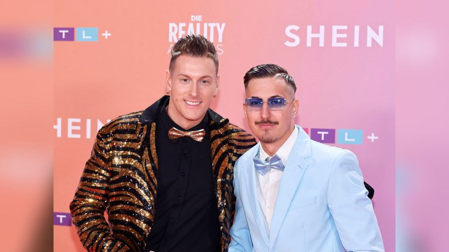 Calvin Kleinen (l.) nimmt mit seinem kleinen Bruder Marvin in der sechsten Staffel von "Ex on the Beach" teil. (smi/spot)