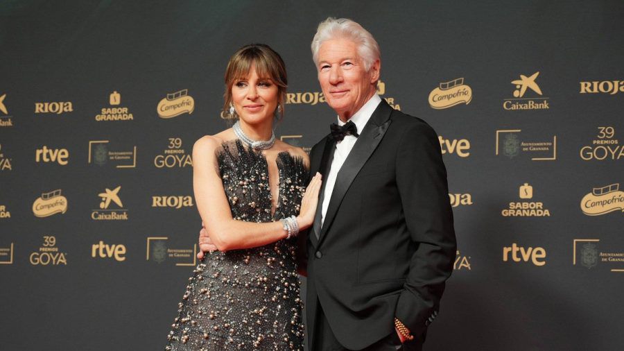 Richard Gere mit Ehefrau Alejandra bei den Goya Awards. (jom/spot)