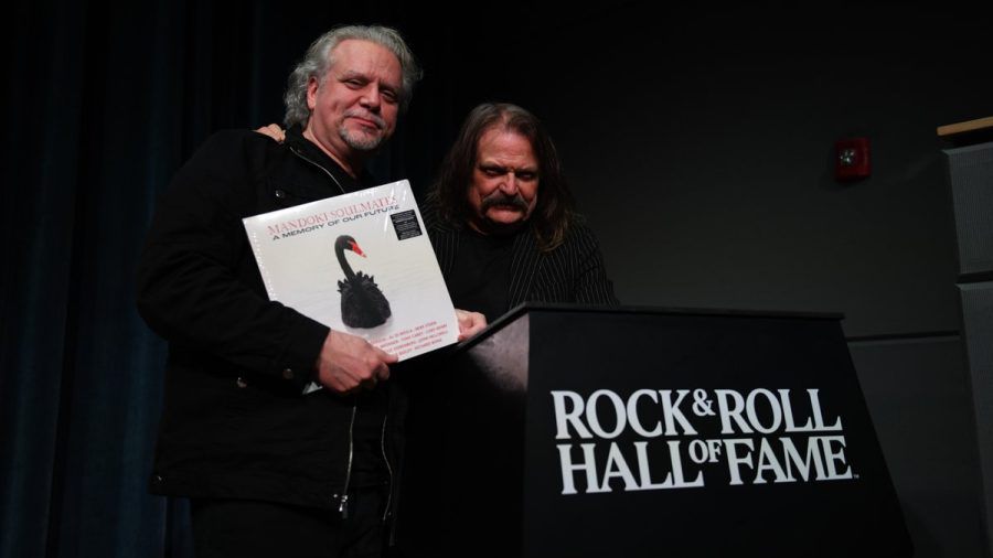 Besonderer Moment für Leslie Mandoki in der Rock & Roll Hall Of Fame. (obr/spot)