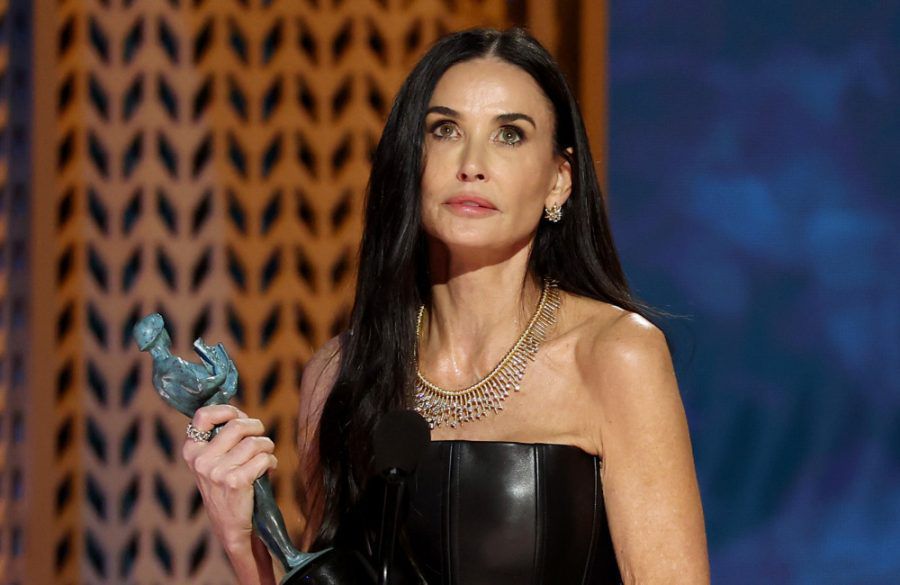 Screen Actors Guild Awards 2025 - Demi Moore -  Award - Getty BangShowbiz