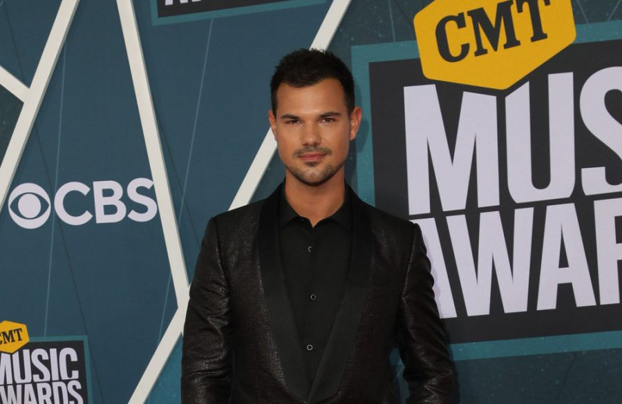 Taylor Lautner CMT Awards April 2022 Avalon BangShowbiz