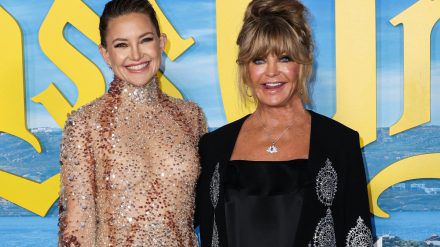 Kate Hudson (li.) mit ihrer Mutter, Hollywood-Grand Dame Goldie Hawn. (rho/spot)