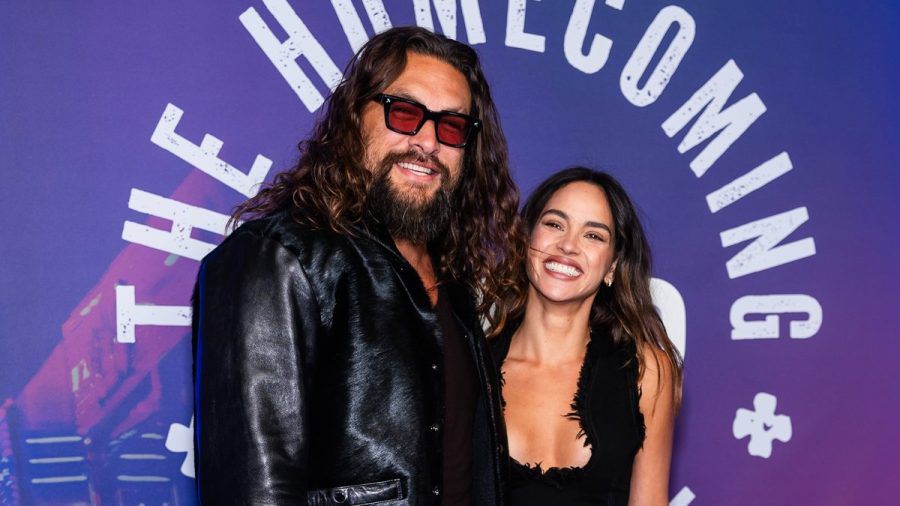 Jason Momoa und Adria Arjona beim SNL50-Konzert in New York. (ili/spot)