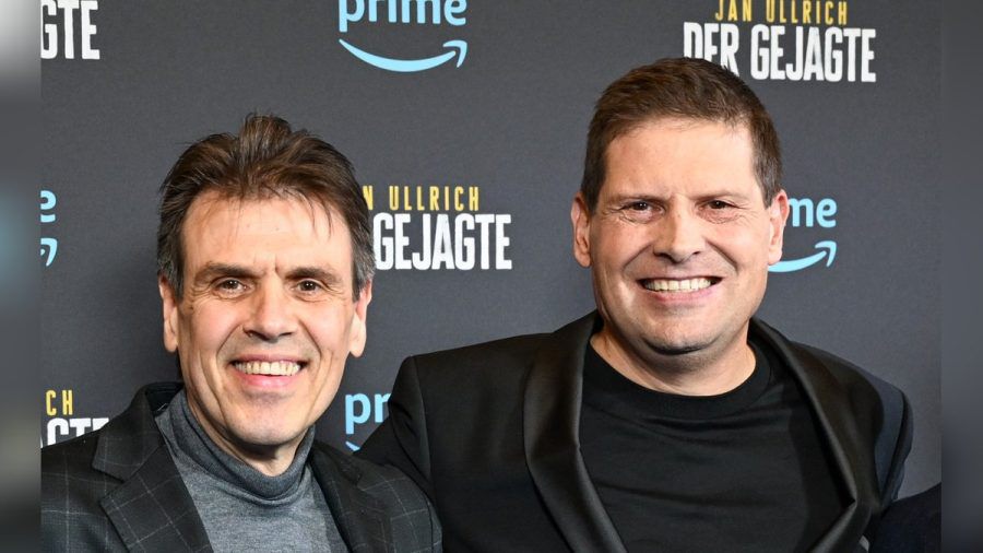 Christian Frommert (l.) mit seinem ehemaligen Telekom-Schützling Jan Ullrich im Jahr 2023. (dr/spot)